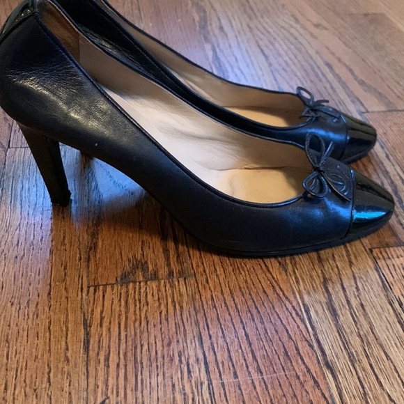 Chanel Heels with black patent tip and strip in back - Picture 5 of 7